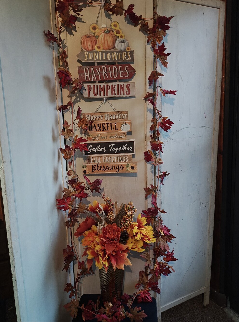Fall Décor Bundle – 18-Ft Garland, 2 Signs & Vase with Flowers